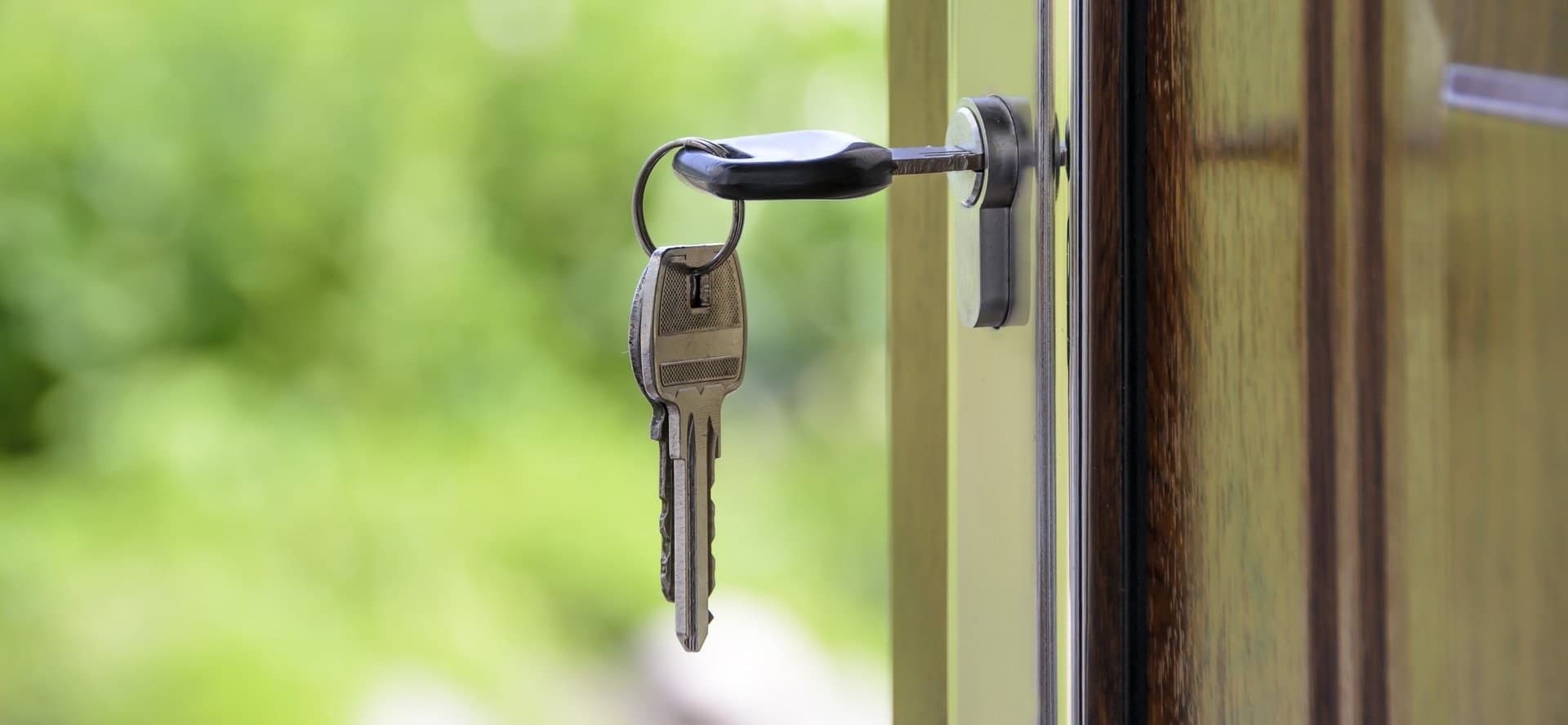 clefs sur la porte